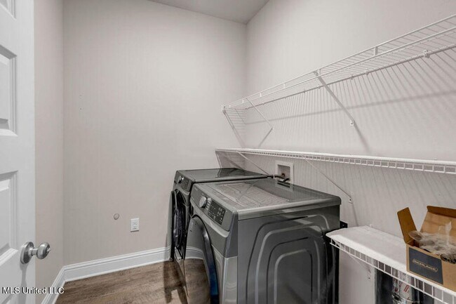 Foto del edificio - | 3,100+ Sq Ft • Gourmet Kitchen • Covered Patio • Ocean Springs Schools