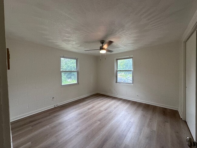 Building Photo - For Rent – $1,200/month | 2 Bed | 1 Bath