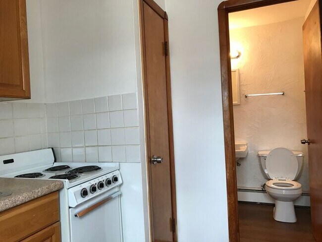Foto del edificio - 15403 Puritas Ave
