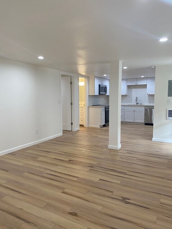 Foto del edificio - LIVE NEAR THE BEACH & MISSION BAY! 2BD/2BA...