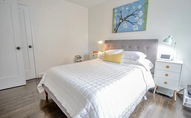 Foto del edificio - 8701 Jamaica Ave