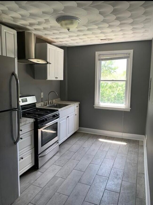 Kitchen - 1601 E Cold Spring Ln Townhome