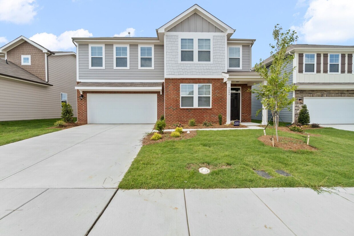 Foto principal - almost brand-new, move-in ready 2 story ho...