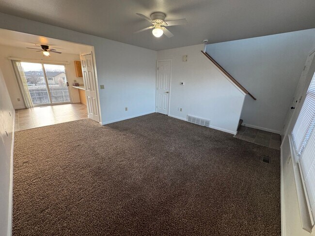 Foto del edificio - 498-498 W Bellflower Dr