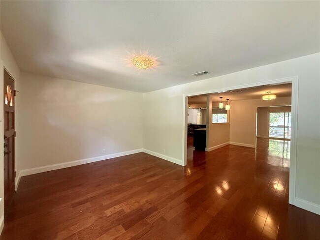 Building Photo - 2607 Princeton Dr