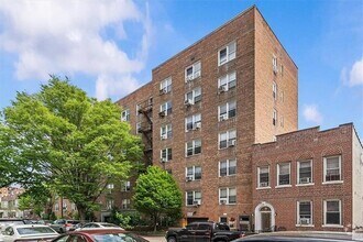 Building Photo - 759 E 10th St