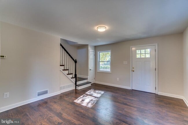 Building Photo - 2212 Arlington Terrace