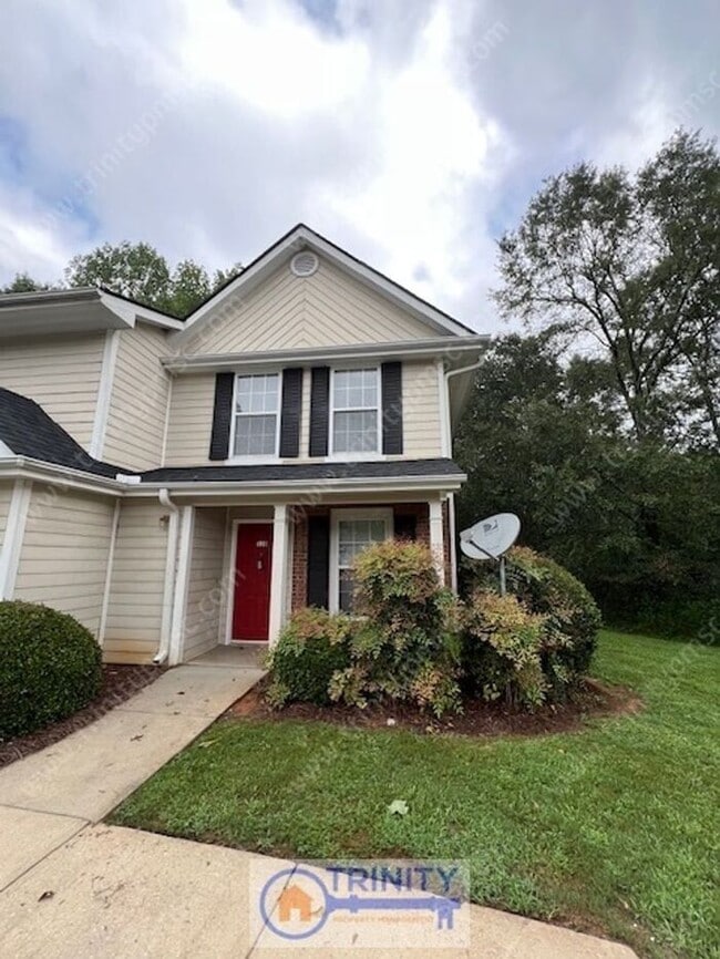 Building Photo - Cute TWO STORY Town Home!