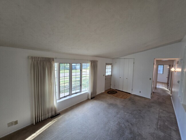Foto del edificio - 420 Steinway Rd