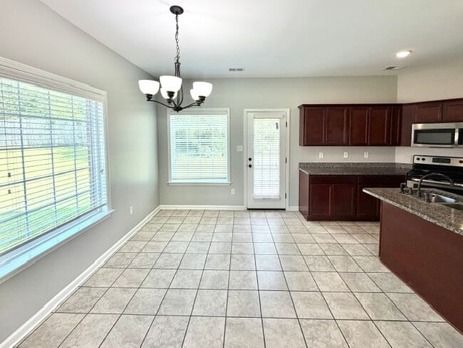 Building Photo - 150 Clay Hills Dr