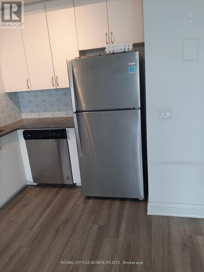 Building Photo - 3220 Sheppard Ave E