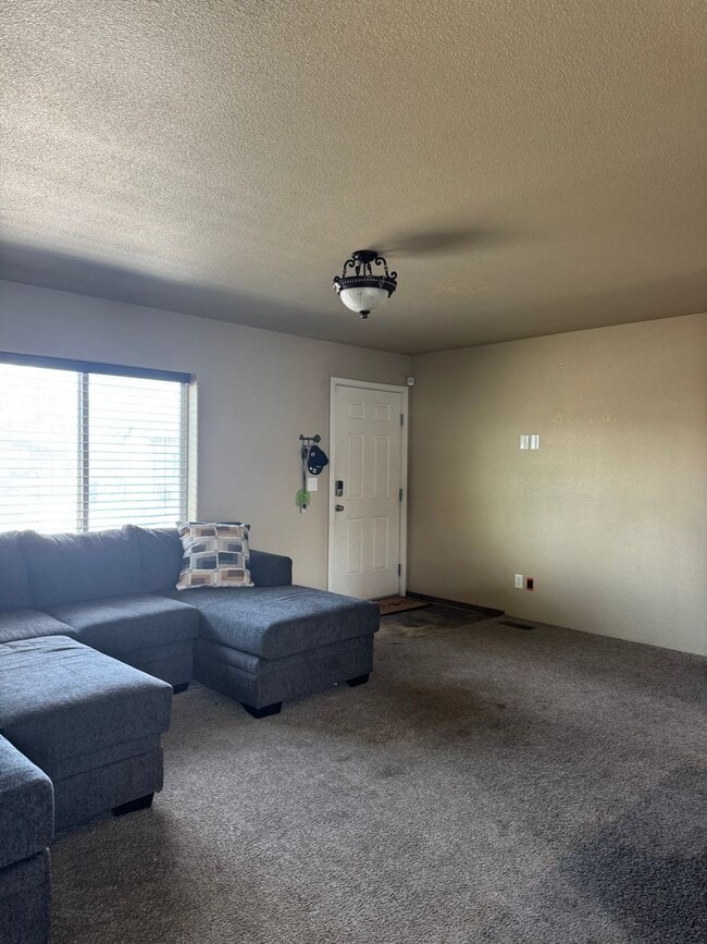 Building Photo - Nice 3 Bedroom/ 2 Bath in Elko