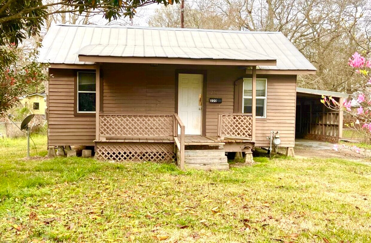 Primary Photo - 220 S Leonard St