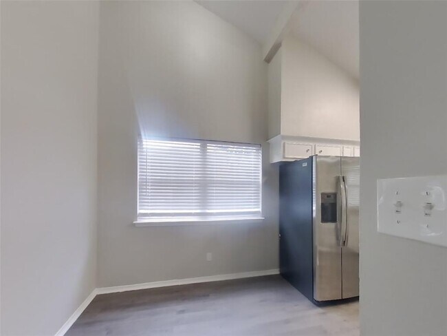 Building Photo - 6906 Falling Waters Dr