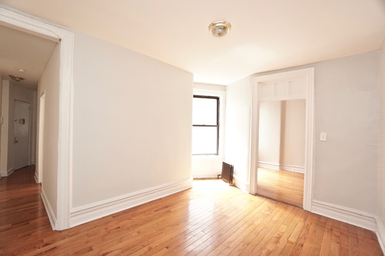 Primary Photo - 2224 Amsterdam Ave