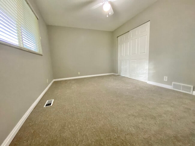 Building Photo - 11540 Sandy Creek Dr