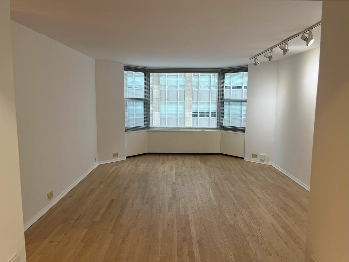 Primary Photo - 535 N Michigan Ave