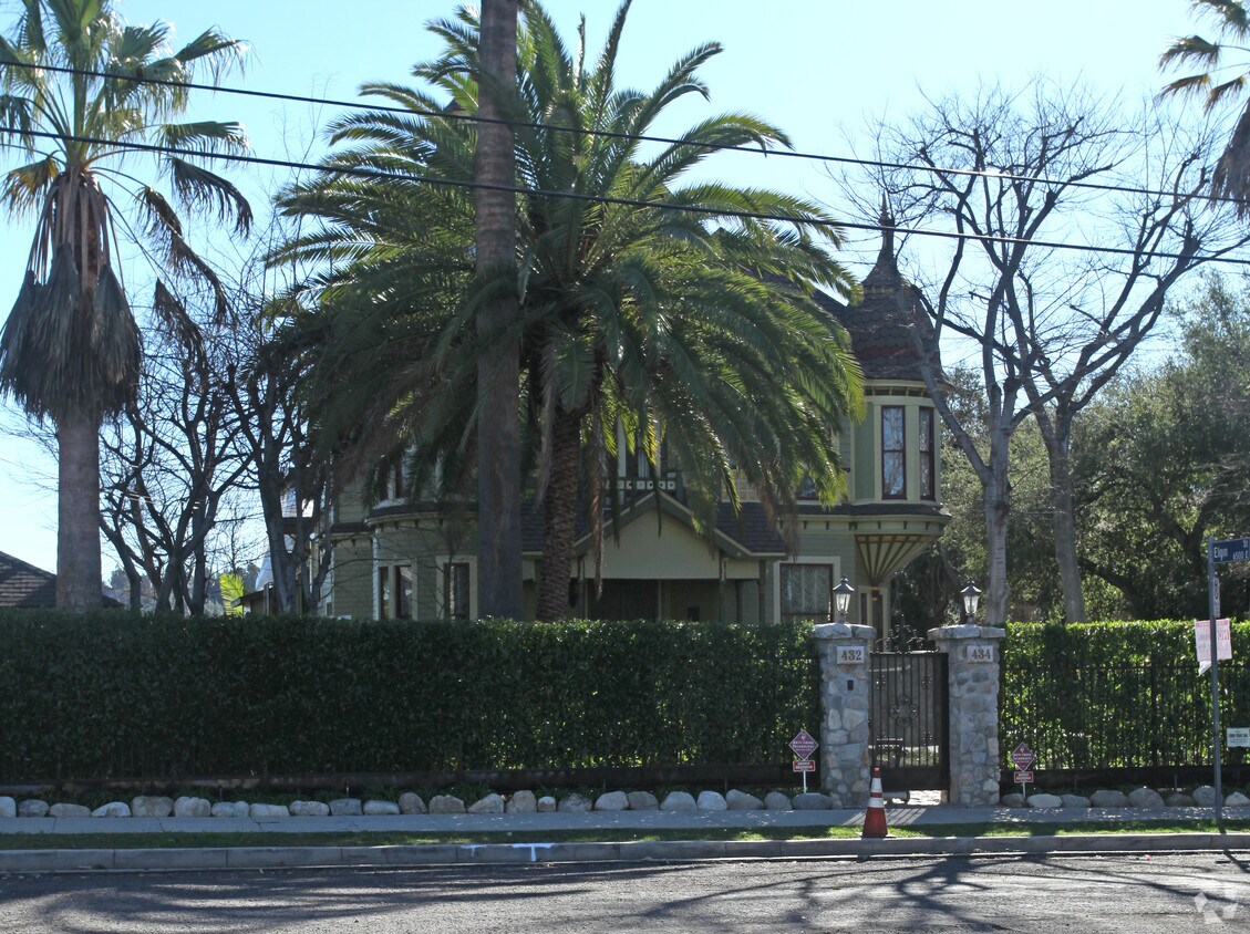 Building Photo - 432 N Avenue 66