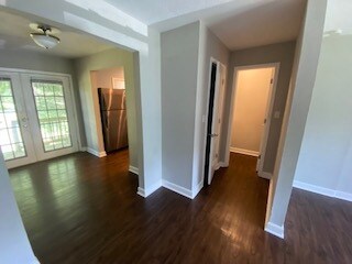 Building Photo - 910 Park City Rd