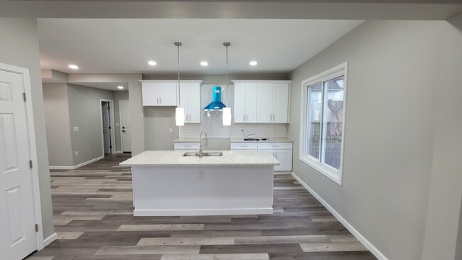 Building Photo - 1351 E Mound St