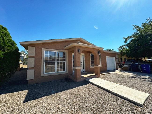 Foto del edificio - 6400 Trujillo Rd SW