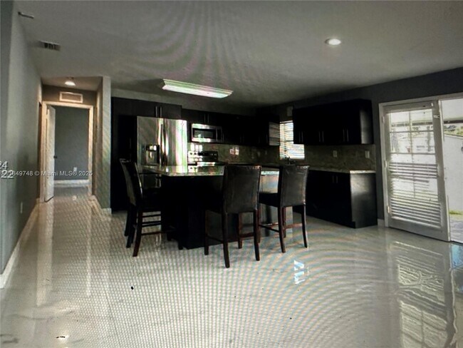 Foto del edificio - 18310 NW 85th Ave