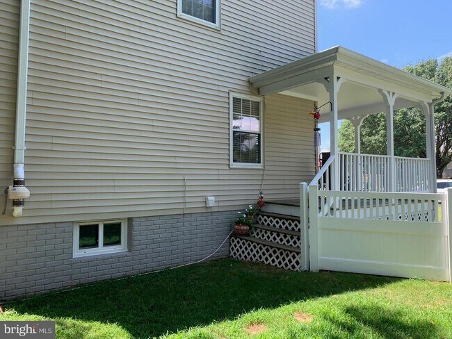 Building Photo - 15114 Bernadette Ct