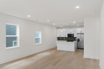 Building Photo - 550 Markham St