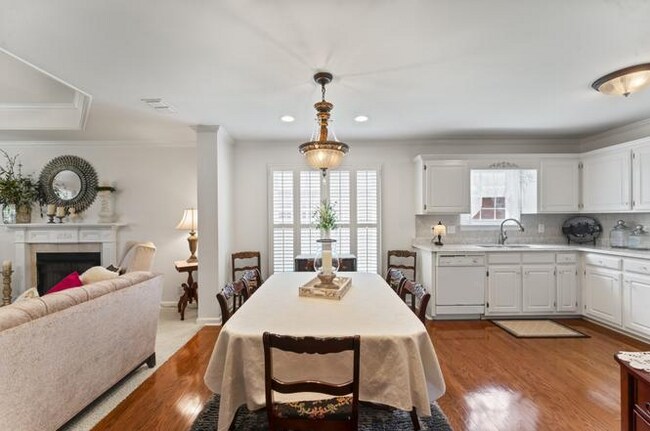 Foto del edificio - 2808 Stonehedge Dr