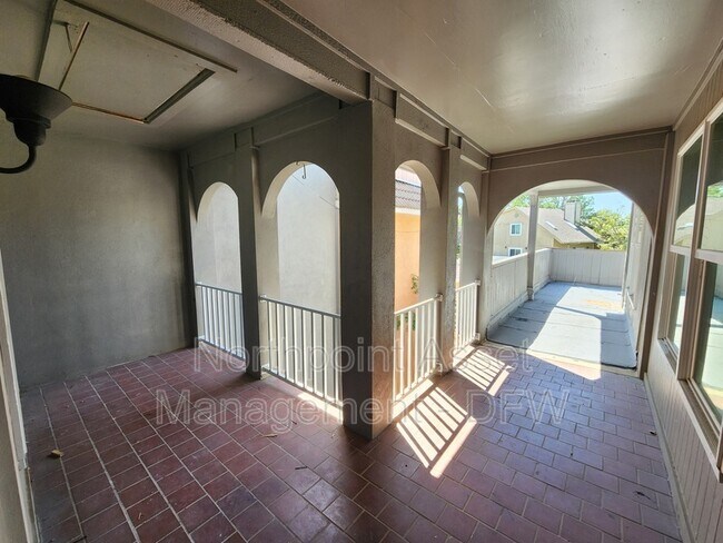 Building Photo - 2041 Fleur De Lis Ct
