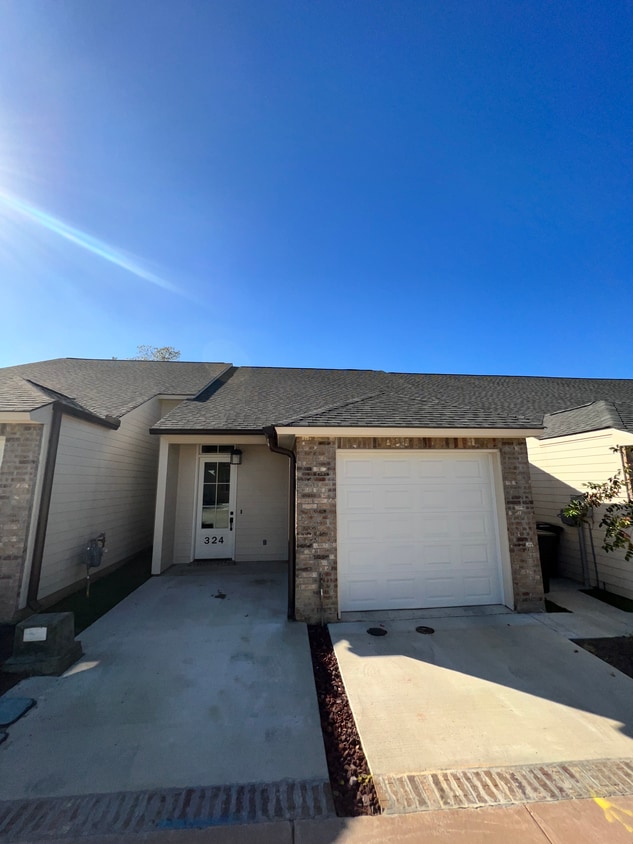 Photo - 324 Saint Thomas Ln (Baton Rouge, LA)