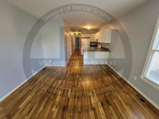 Building Photo - 2430 Bellview Ave NW