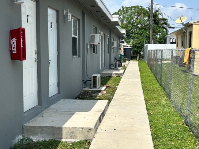 Building Photo - 801 W 2nd Ave