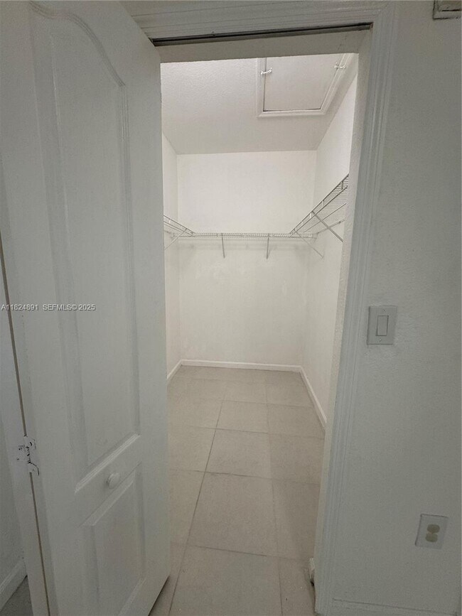 Foto del edificio - 1536 SE 25th St