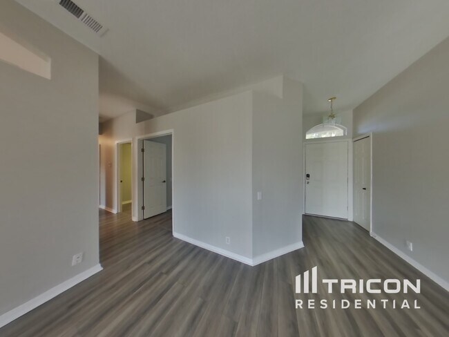 Building Photo - 6473 Myrtlewood Dr