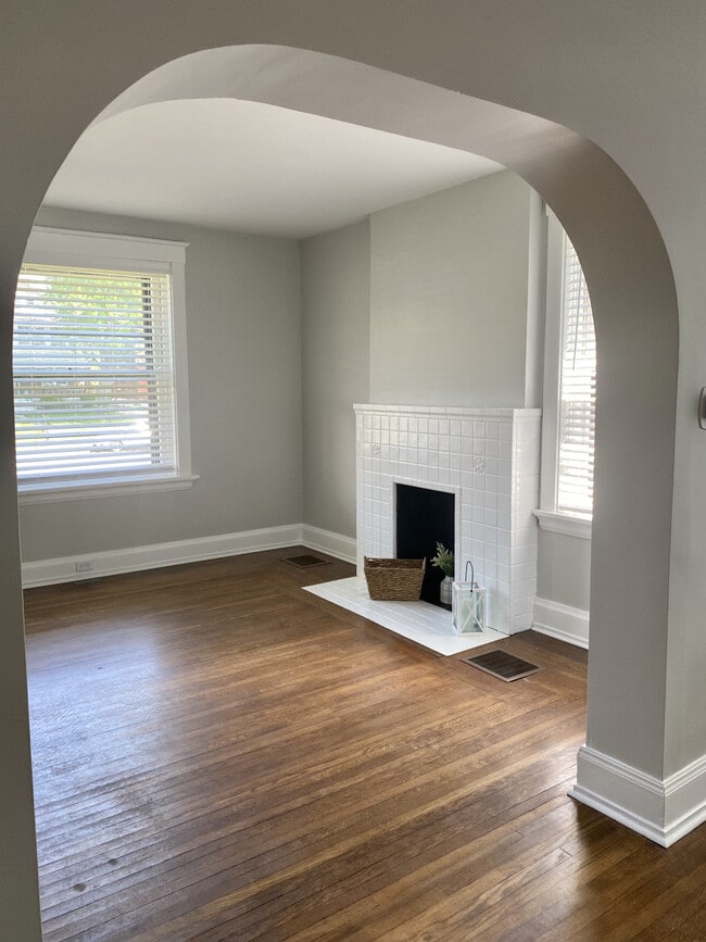 Building Photo - 2127 Slane Avenue