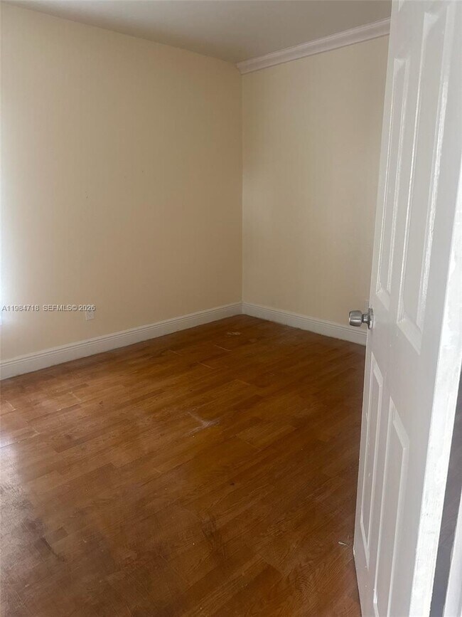 Foto del edificio - 7640 Kimberly Blvd