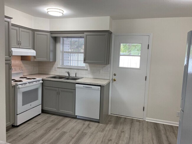 Foto del edificio - 6301 Timberline St
