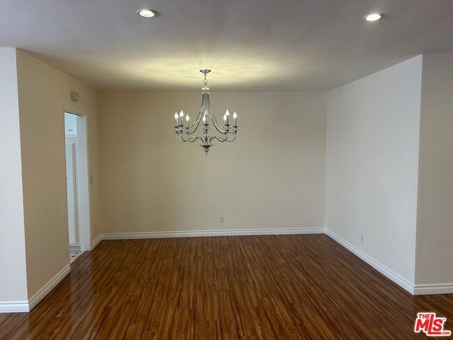 Building Photo - 237 N Almont Dr