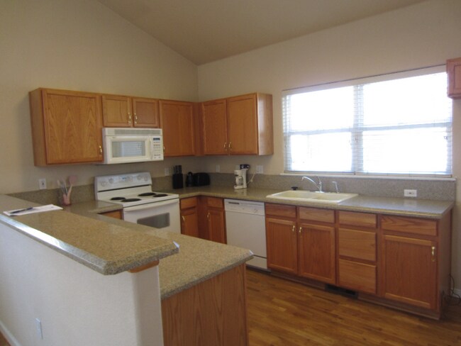 Foto del edificio - 2br/ 2ba Townhome in Gateway Park IV w/Hardwood Floors