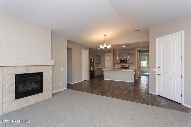 Foto del edificio - 1352 Warbler Wy