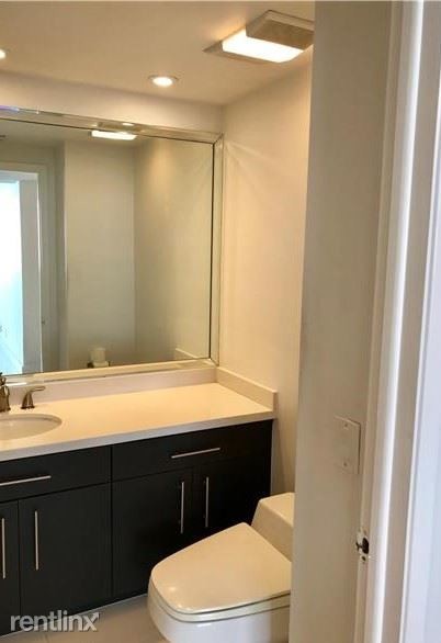 Building Photo - 1 br, 1.5 bath Condo - Villa Regina Condo