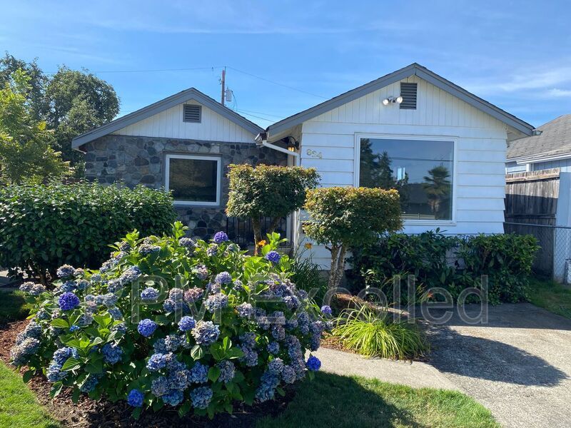 Primary Photo - 824 6th St SE