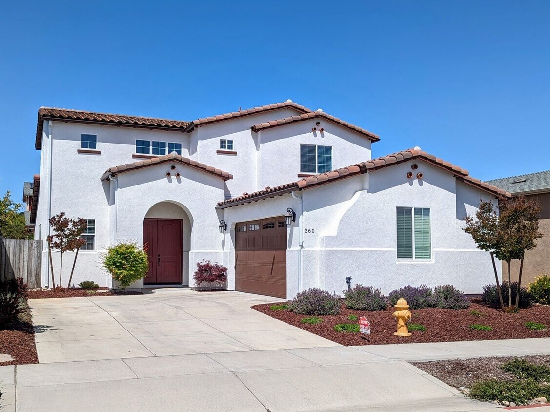 Foto principal - Just reduced! Beautiful home in templeton