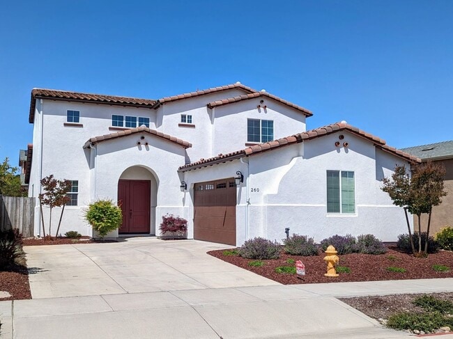 Foto del edificio - Just reduced! Beautiful home in templeton