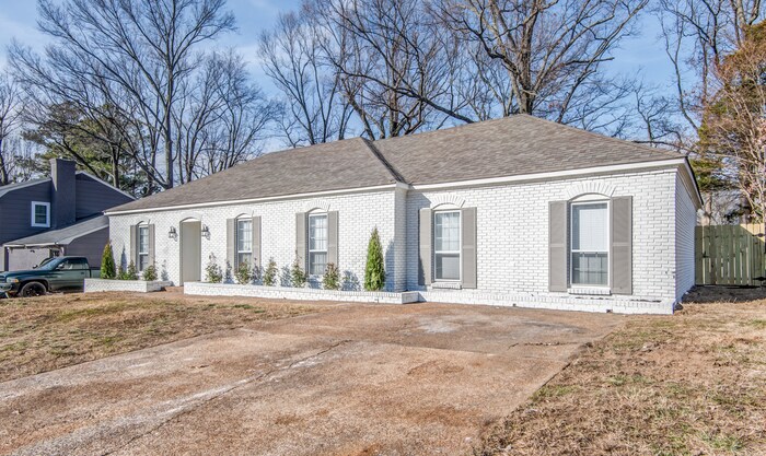 Foto principal - Spacious Renovated Home for Rent!!