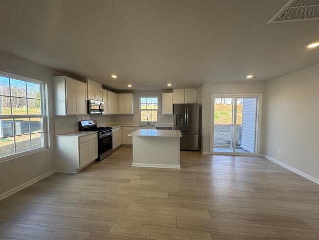 Foto del edificio - Brand New 3/2.5 Townhome Available In Reidville - Ready To Move In!