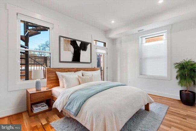 Foto del edificio - 3169 18th St NW