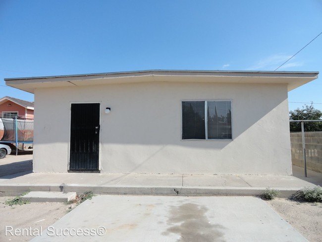 Building Photo - 304 4th St
