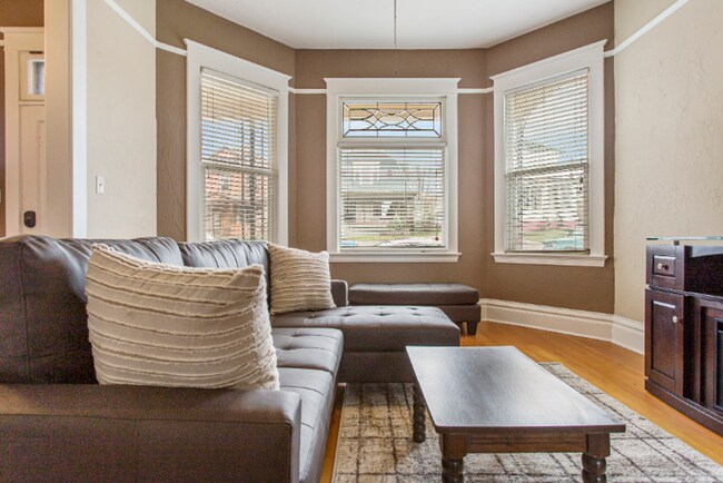 Foto del edificio - West Silver Street Bottom Apartment